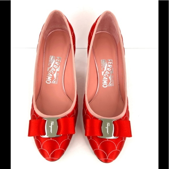 SALVATORE FERRAGAMO Carla Quilted Red Satin Fabric Bow Vara Heel Pumps Size 6 - Picture 8 of 13
